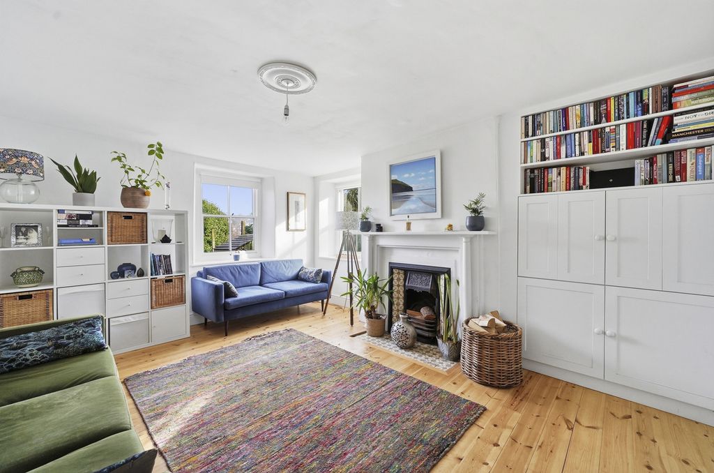 Property photo 3 of 18