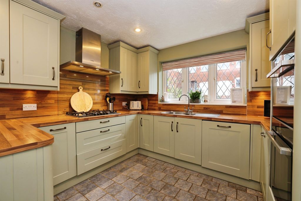 Property photo 3 of 16