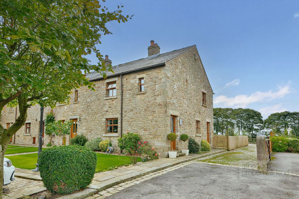 Property photo 1 of 28