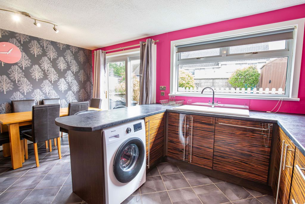 Property photo 3 of 17 Kitchenangle5