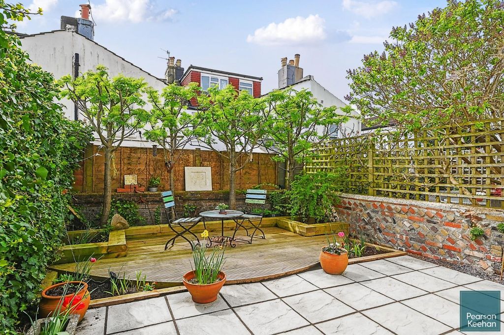 Property photo 3 of 31 20 Mortimer Rd Bn3 (6).Jpg