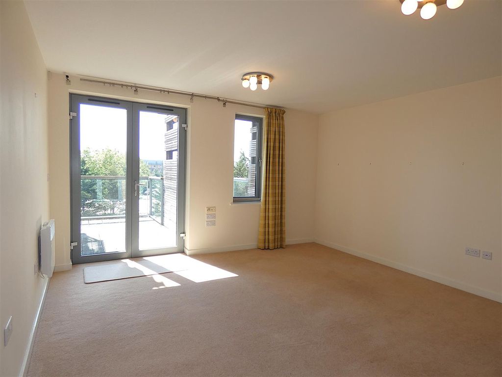 Property photo 3 of 8 Lounge.Jpg