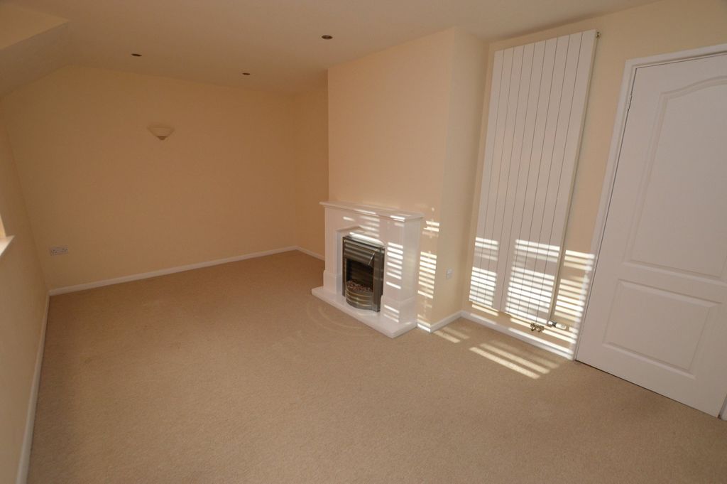 Property photo 2 of 10 Living Room