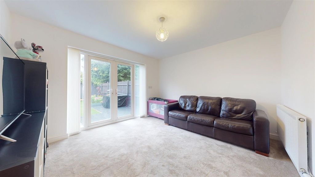 Property photo 3 of 21 Darent Road Bedroom