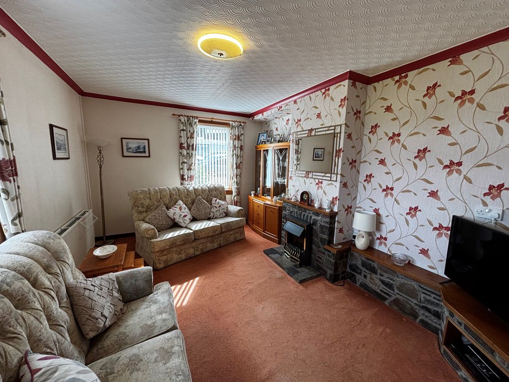 Property photo 3 of 16 Lounge