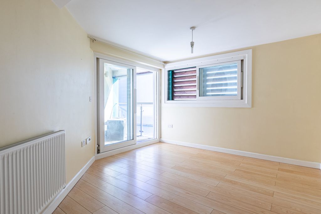 Property photo 3 of 7 3