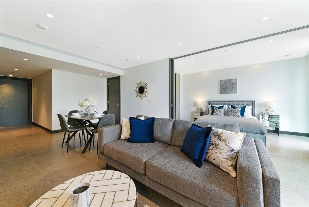 Property photo 2 of 9 Living Area/ Bedroom