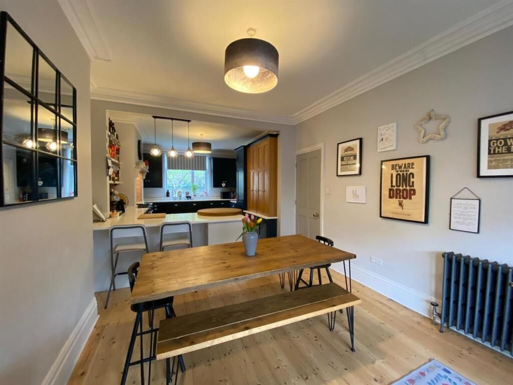 Property photo 1 of 14 4 Bed House + Office On Lowry Crescent, Mitcham Cr4