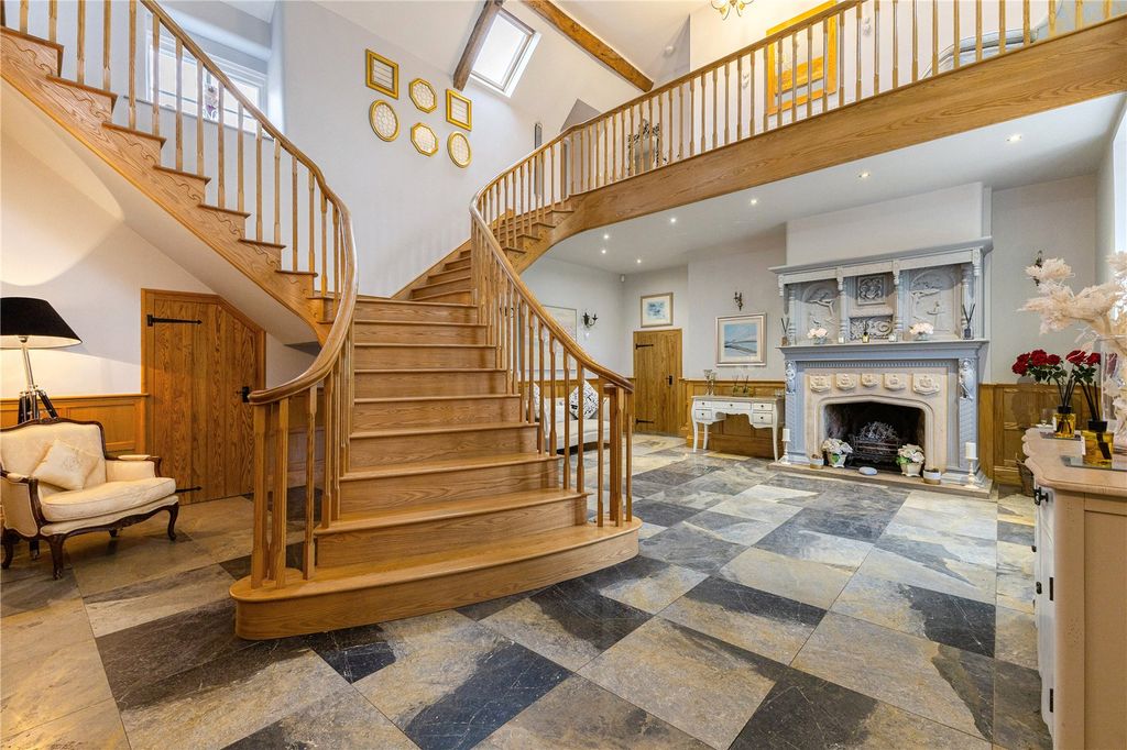 Property photo 2 of 24 Hallway