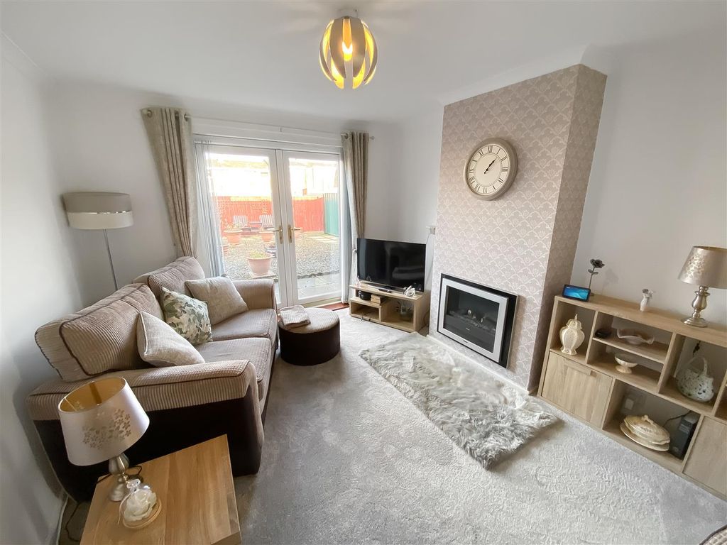 Property photo 2 of 10 Living Room