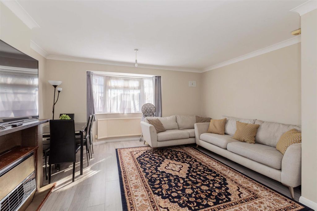 Property photo 3 of 13 32 Brook Path-8.Jpg