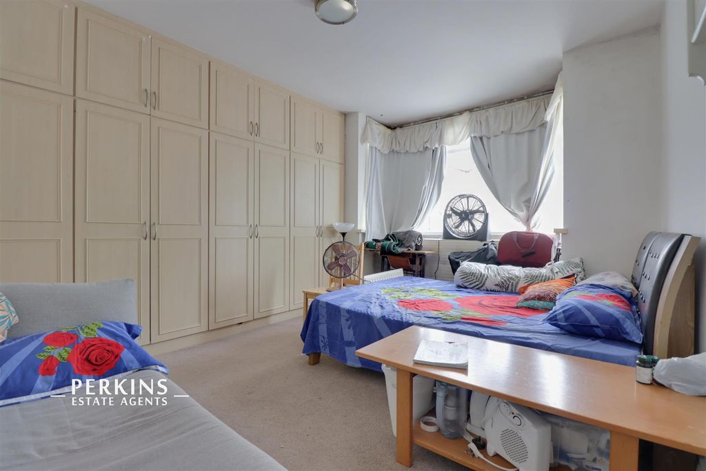 Property photo 3 of 7 Bed 1.Jpg
