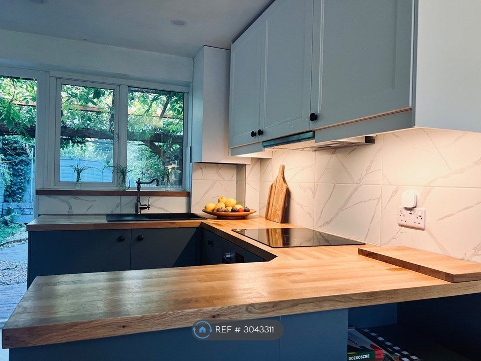 Property photo 3 of 15 Kitchen1