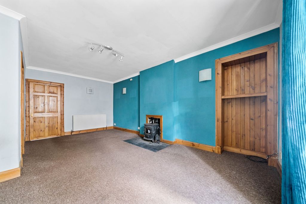 Property photo 2 of 25