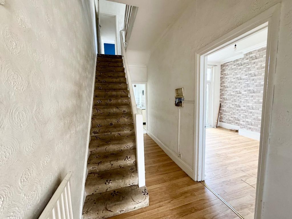 Property photo 2 of 7 Entrance Hallway