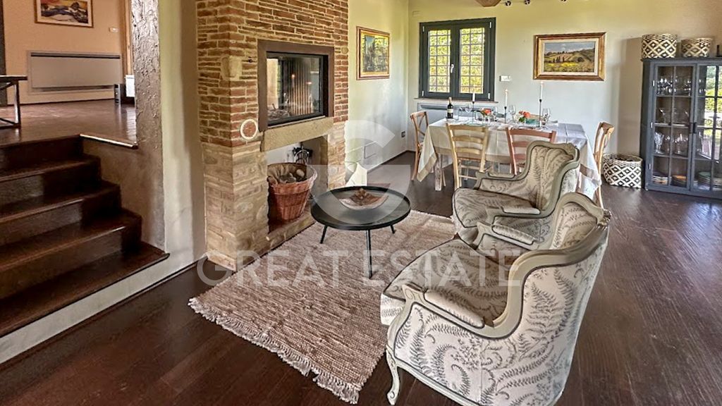 Property photo 2 of 60 Interiors