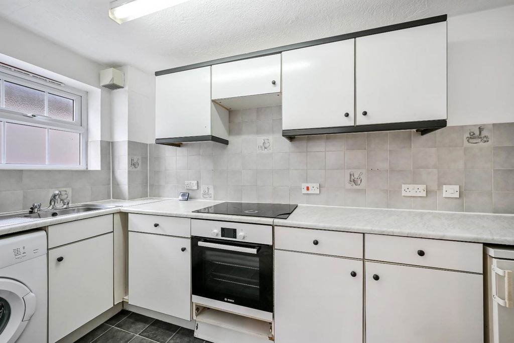 Property photo 3 of 14 Diceland Road