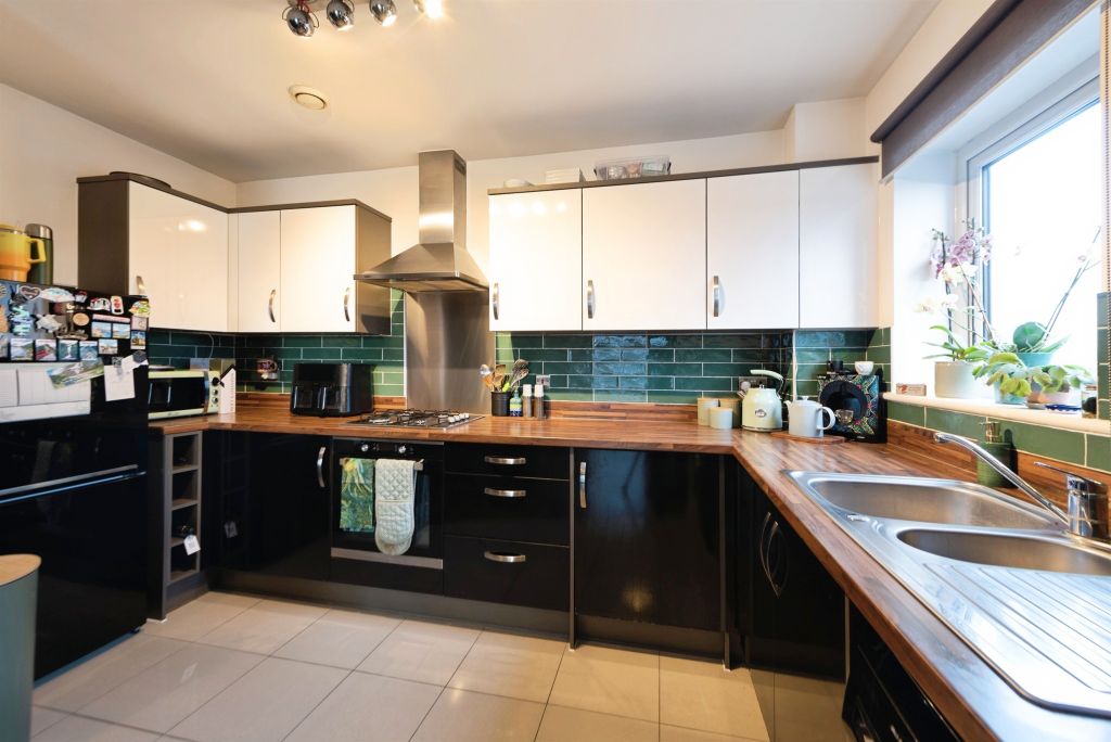 Property photo 3 of 28