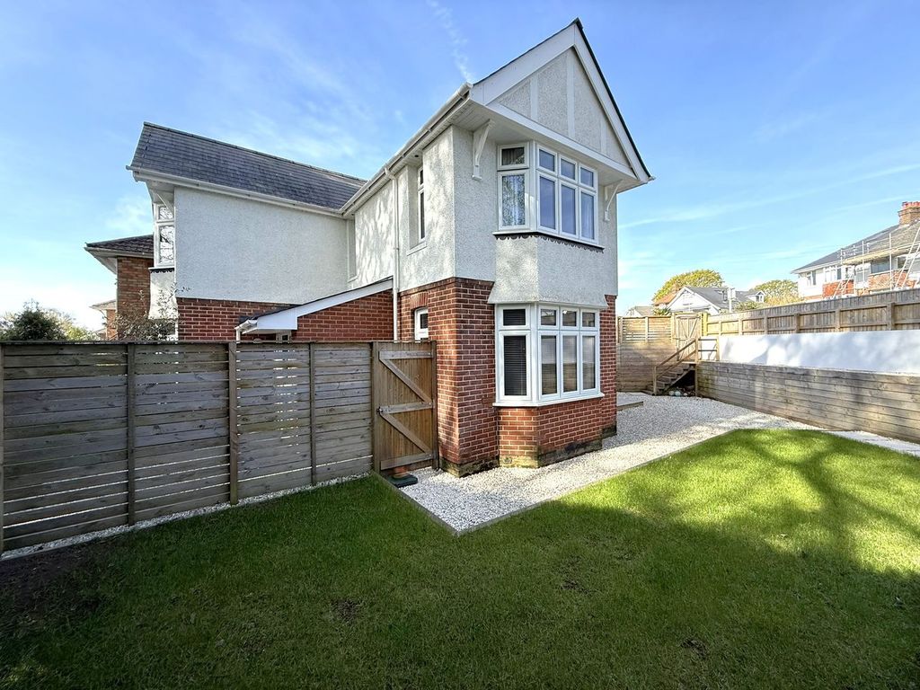 Property photo 1 of 28