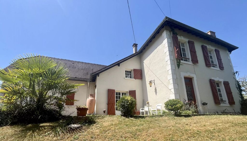 Property photo 1 of 16 Main Exterior View
