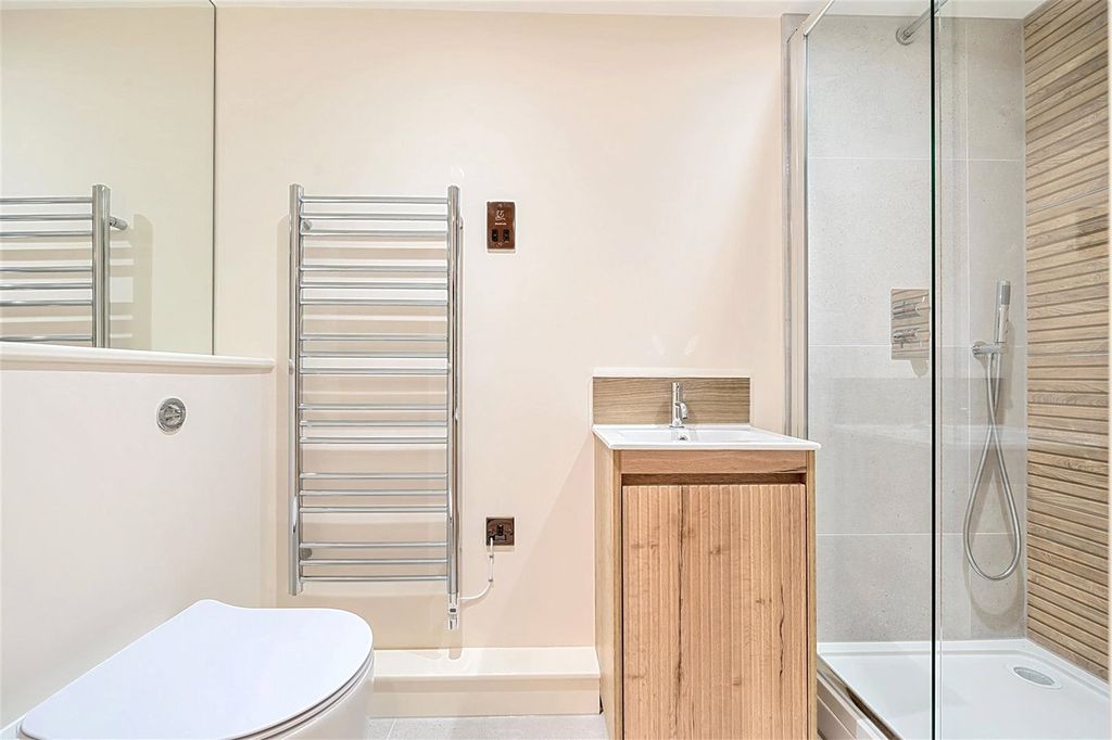 Property photo 2 of 4 Bathroom