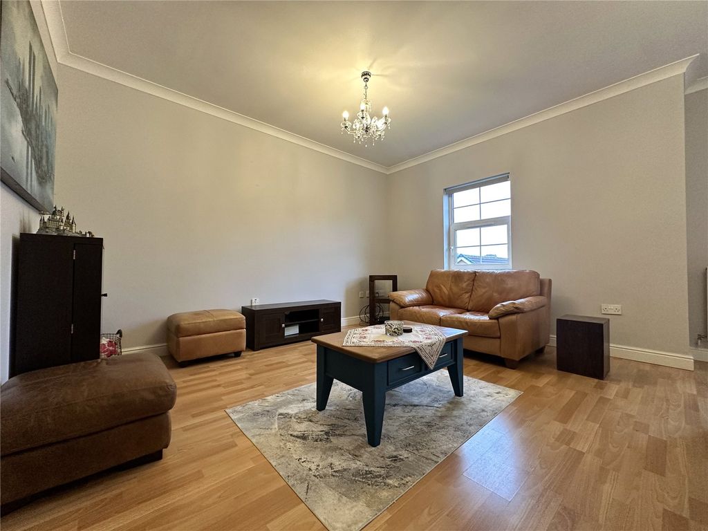 Property photo 2 of 12 Picture No. 10