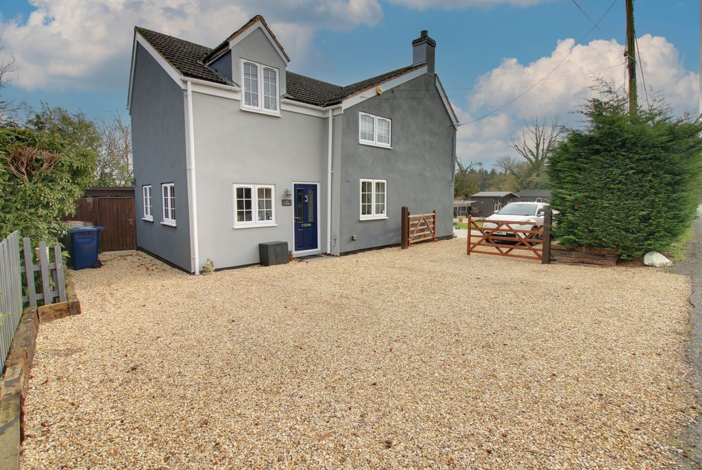 Property photo 2 of 27