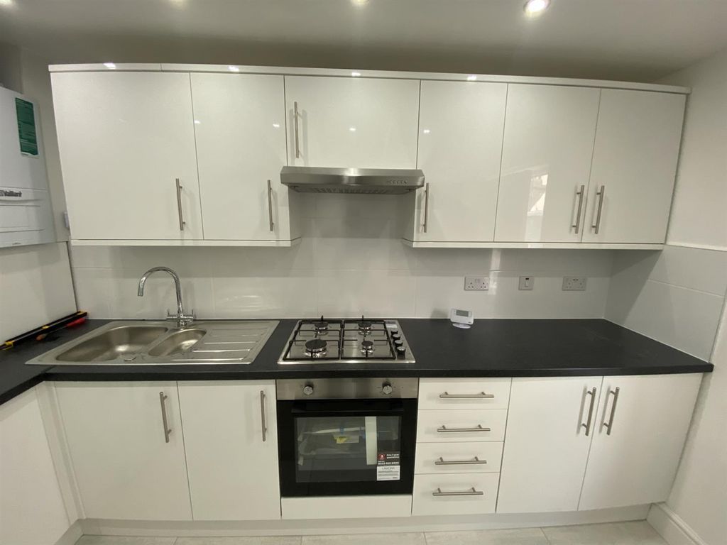 Property photo 3 of 25 2 Bedroom Maisonette In Woolwich, Se18
