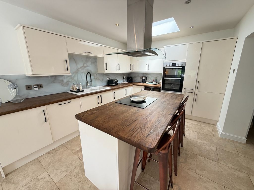 Property photo 2 of 18 3878795