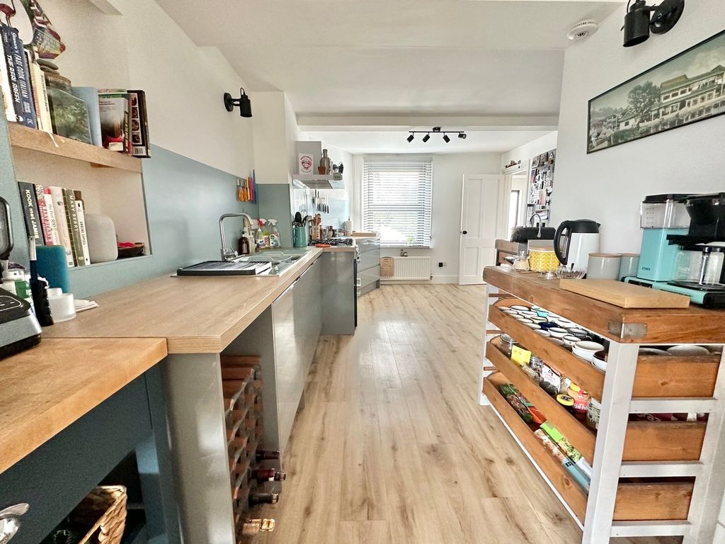 Property photo 3 of 32