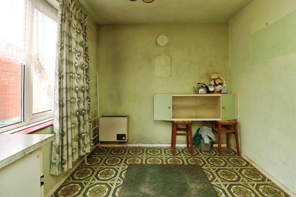 Property photo 3 of 18