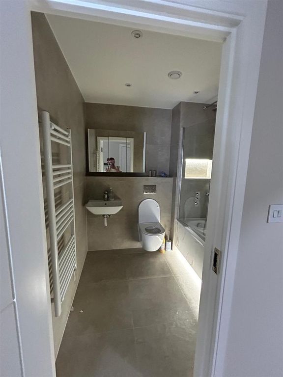 Property photo 3 of 5 WC.Jpg