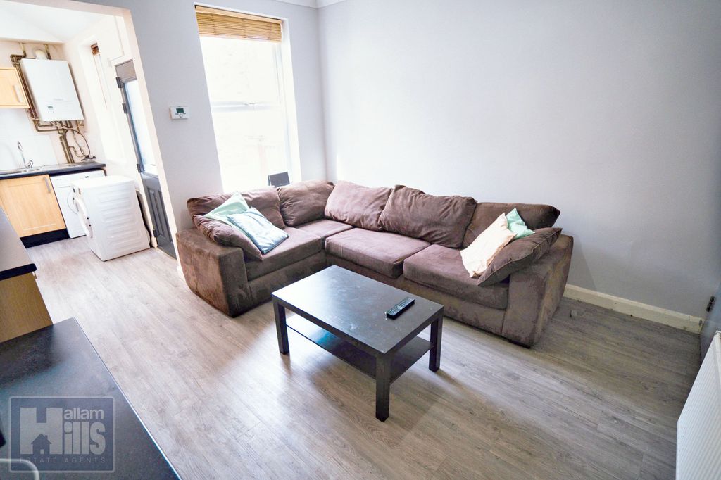 Property photo 3 of 34