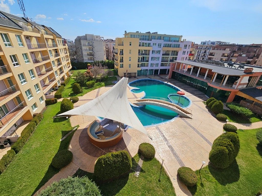 Property photo 1 of 12