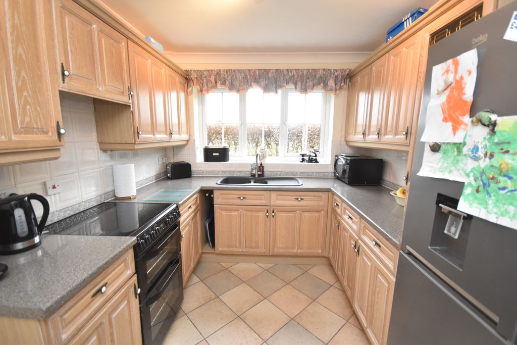 Property photo 2 of 16 Kitchen