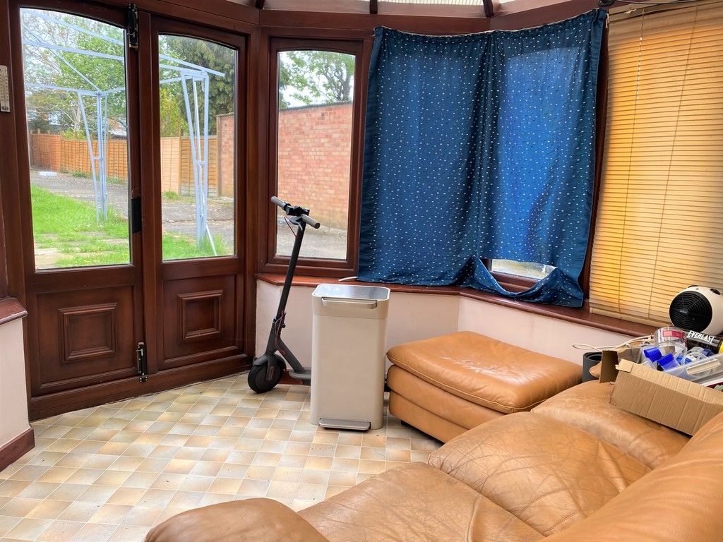 Property photo 3 of 6 Conservatory