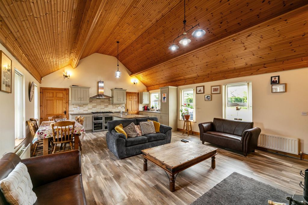 Property photo 3 of 38 4 Mossvale Road 19.Jpg