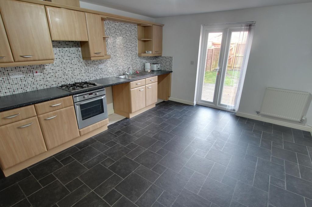 Property photo 2 of 8 Kitchen / Diner