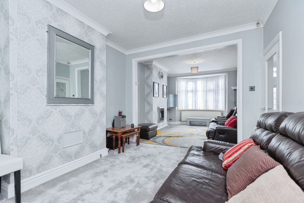 Property photo 3 of 18 Pbox-Img.Jpg