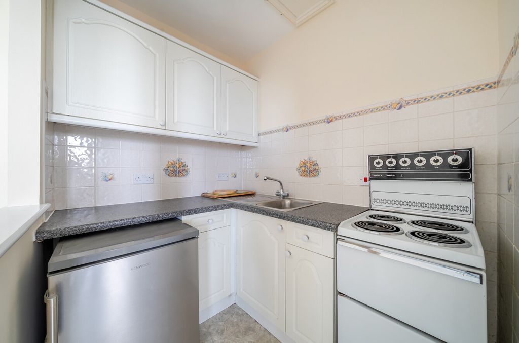 Property photo 3 of 9 Kitchen