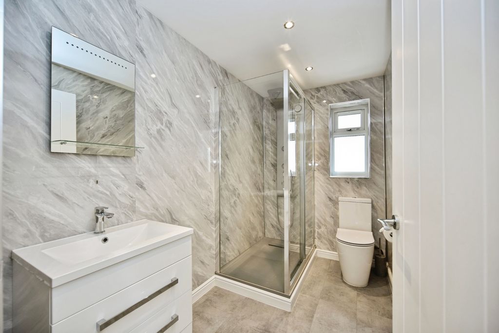 Property photo 3 of 11 Shower Room