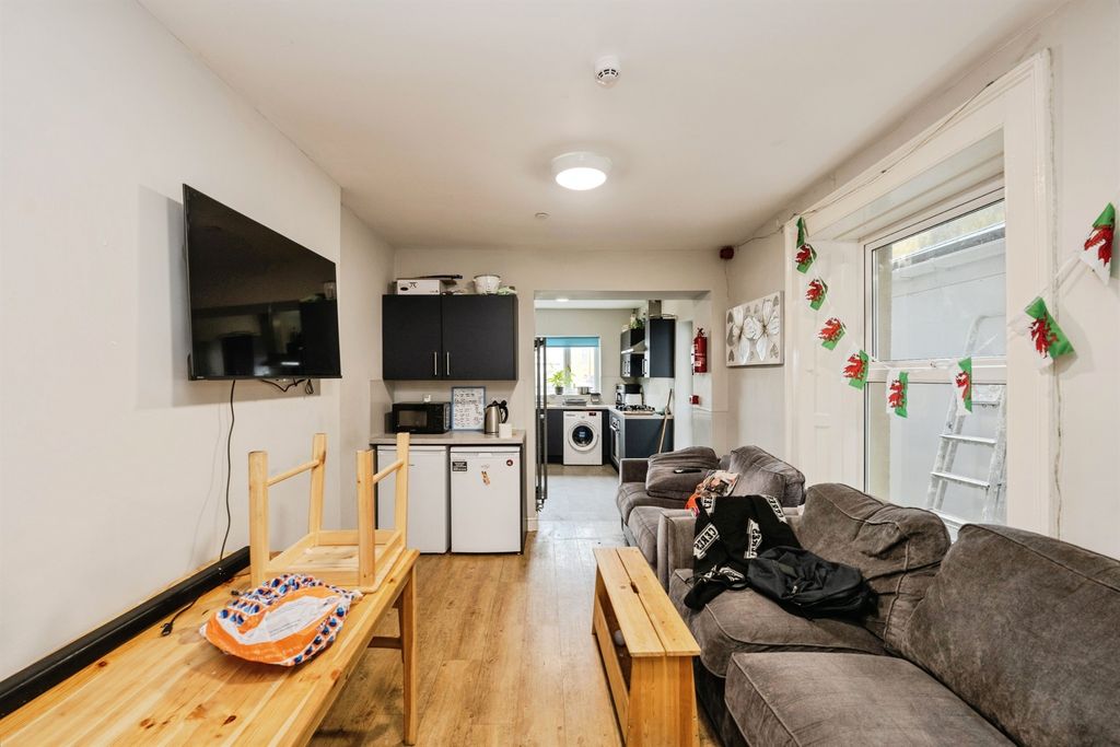 Property photo 2 of 19