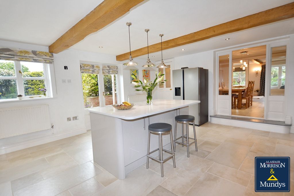 Property photo 3 of 34 Breakfast Kitchen