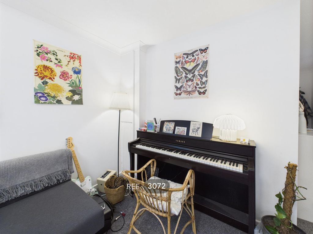 Property photo 2 of 16 Living/Dining Room