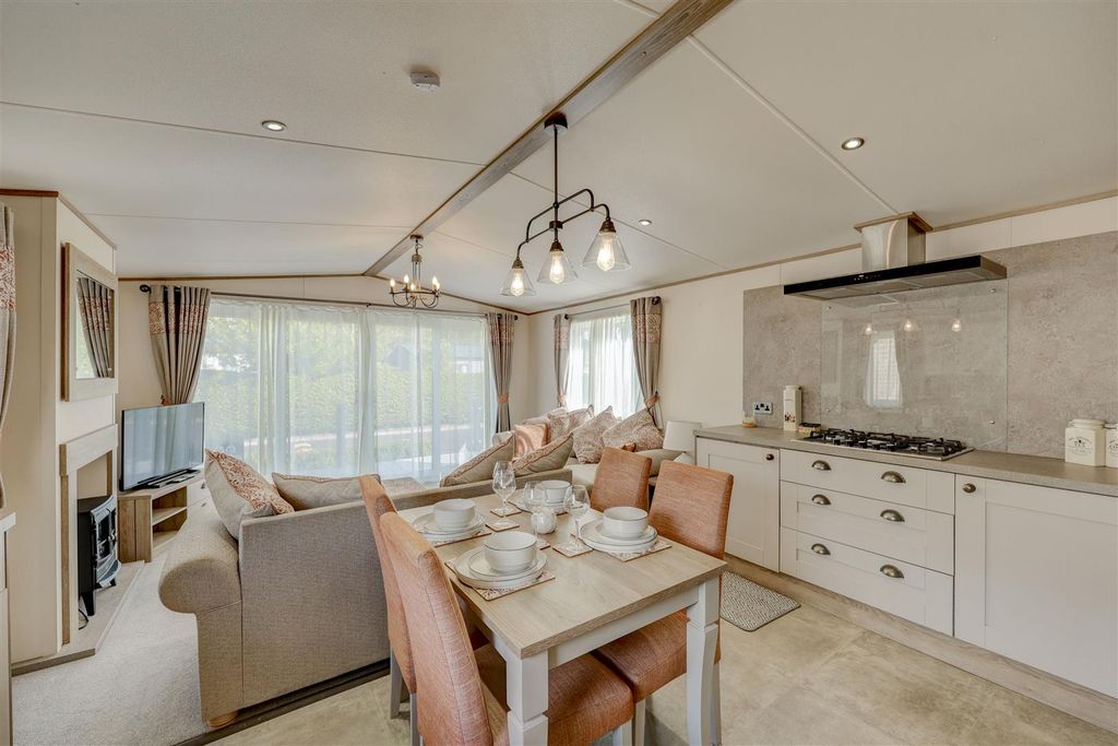 Property photo 2 of 28 Lodge 40 Int_12.Jpg