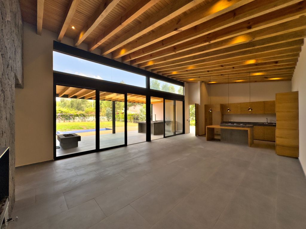 Property photo 3 of 43