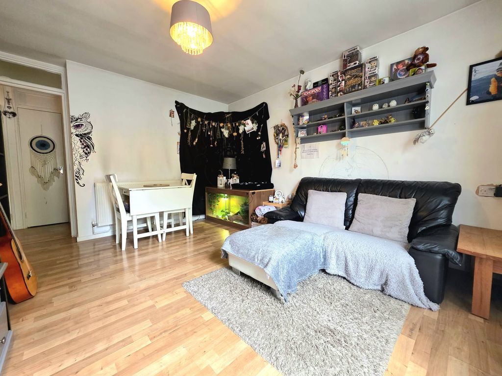 Property photo 2 of 11 7