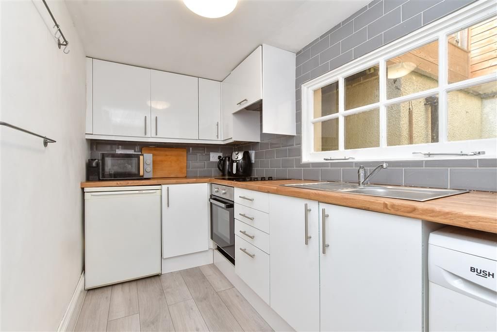 Property photo 3 of 9 Kitchen
