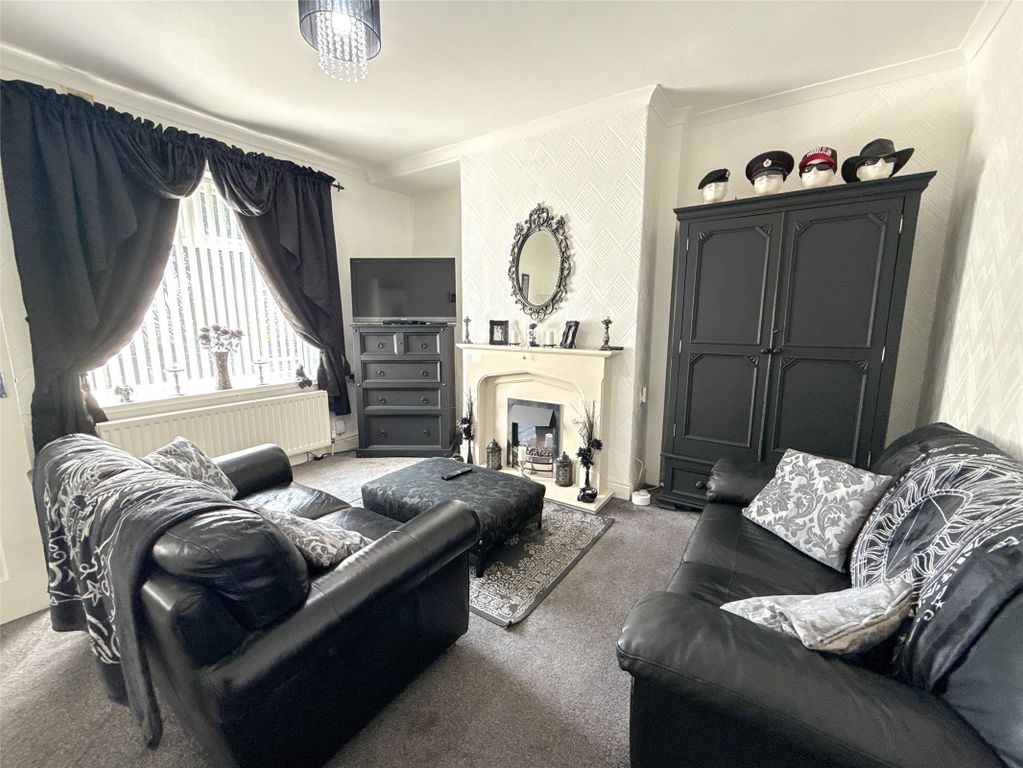 Property photo 2 of 18 Lounge