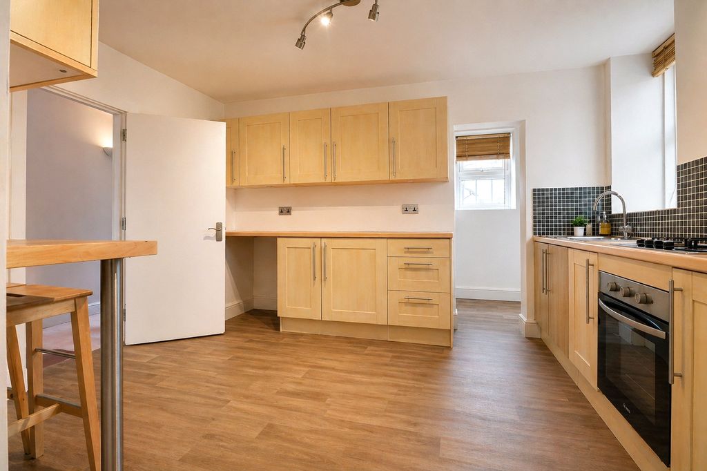 Property photo 2 of 13 2 - Picture No. 21